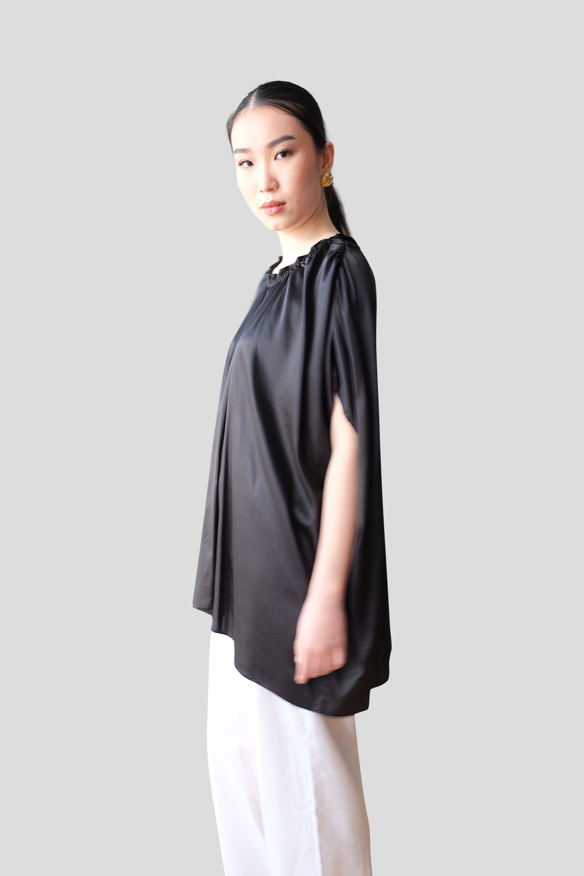 SILK GATHERED FRILL BLOUSON