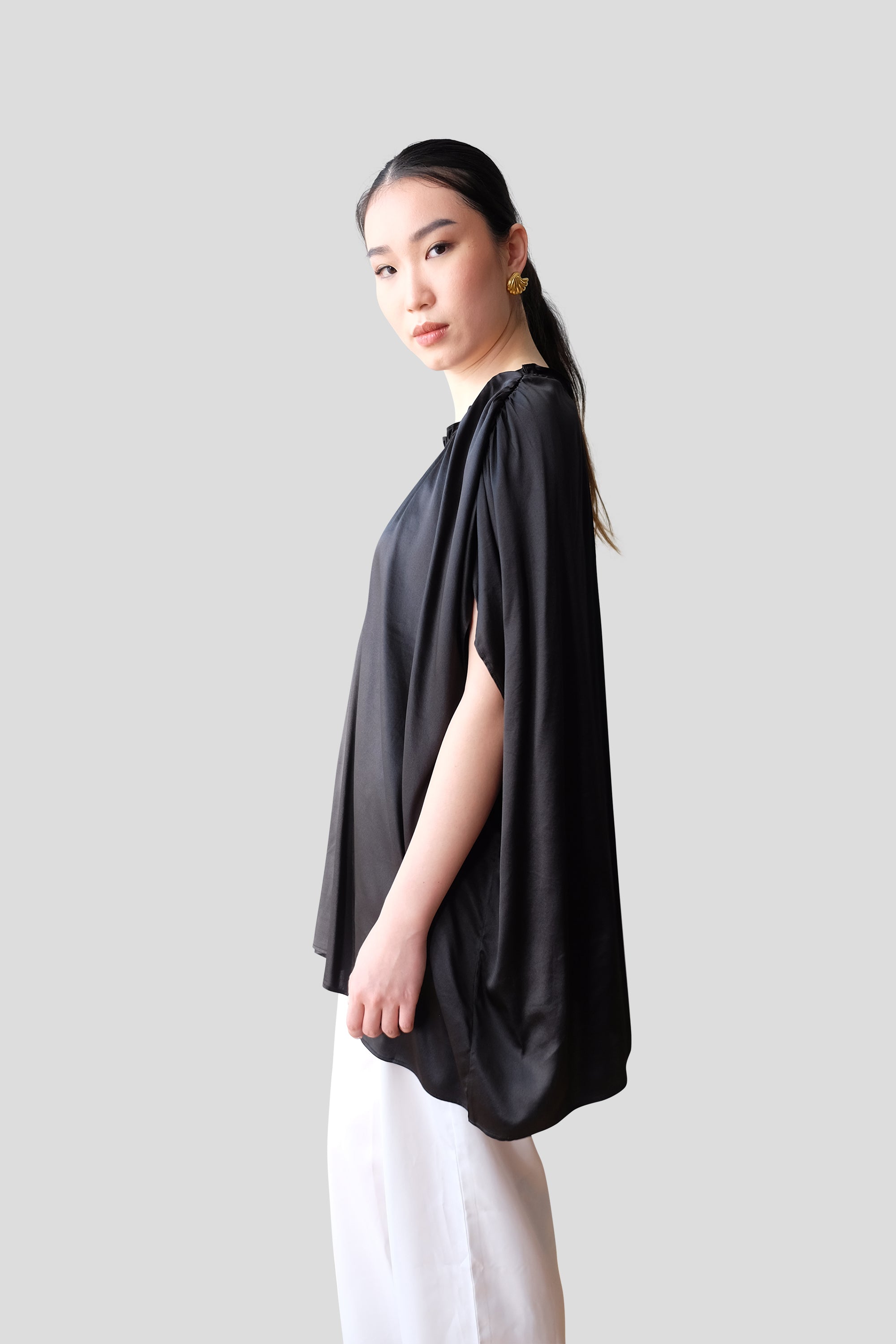 SILK GATHERED FRILL BLOUSON