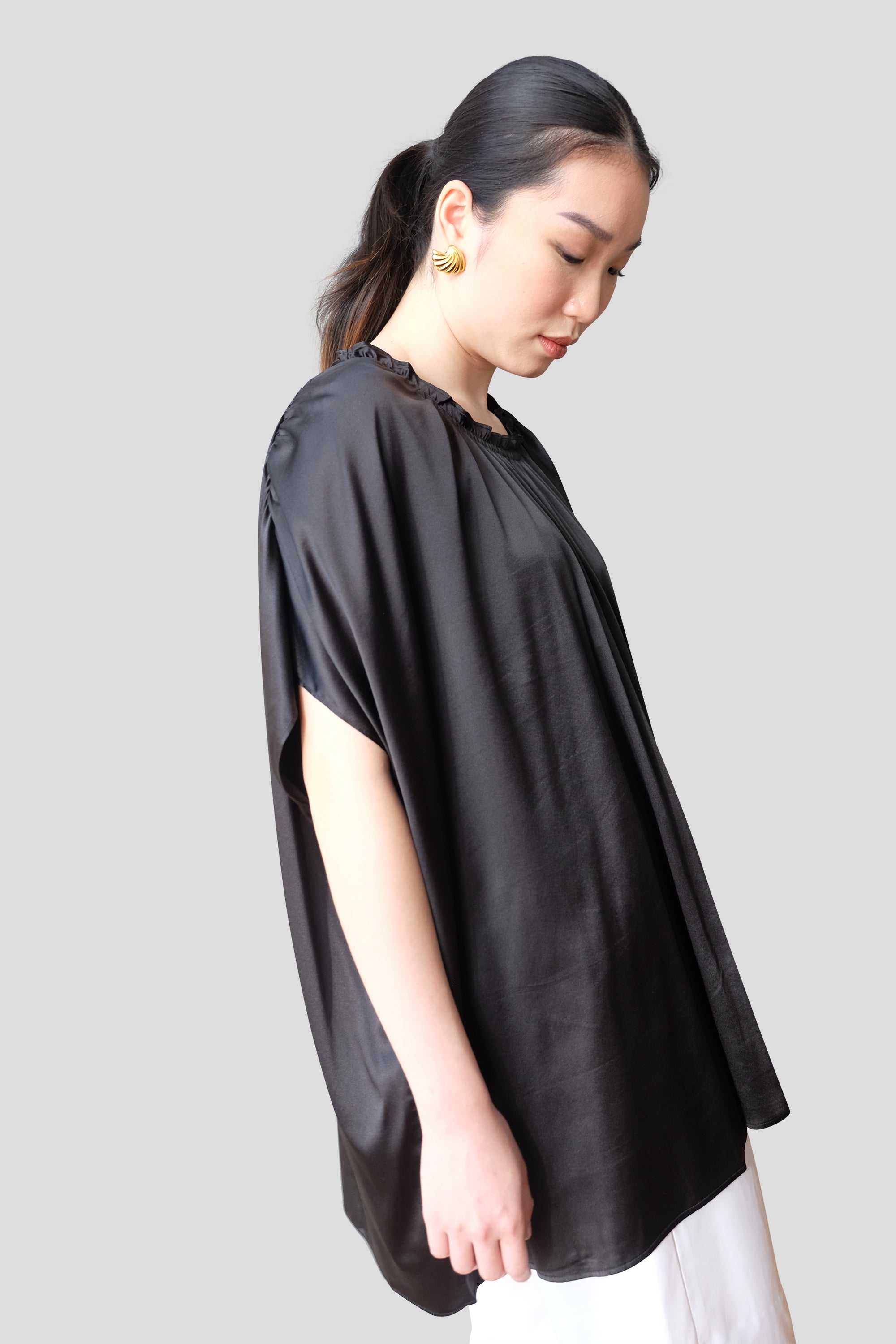 SILK GATHERED FRILL BLOUSON